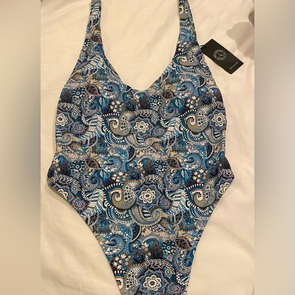 RELLECIGA, one piece leaf print size medium swimsuit size medium NWT
S-3
